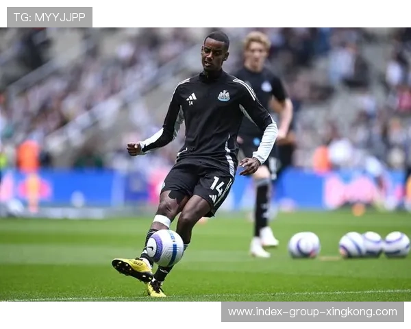 利物浦伊萨克禁区背身转身抽射完成个人英超代表作